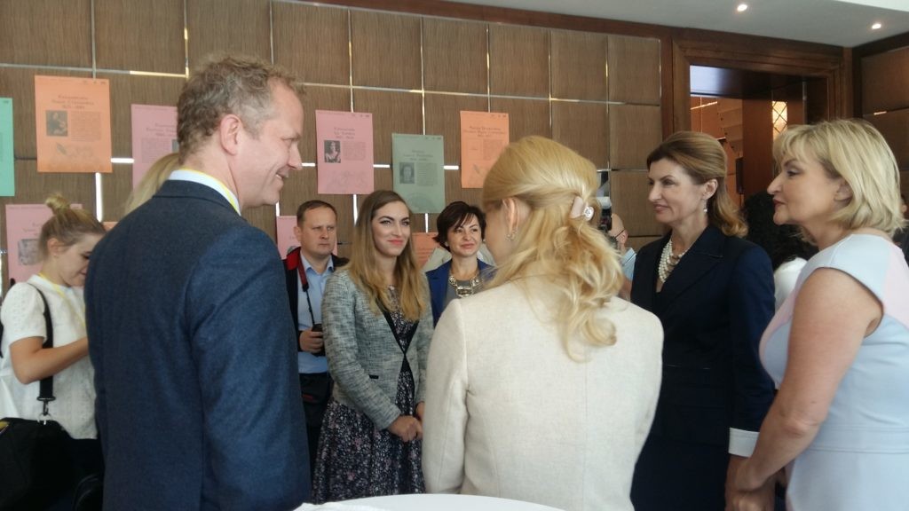 светличная и порошенко на форуме